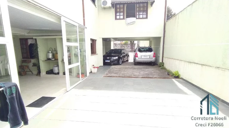 Imagem (PERMUTA) Casa a venda c/ático, ótima localização, 06 quartos c/suíte 8 vagas no Hauer em Curitiba PR