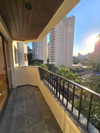 Imagem Apartamento à venda em Moema, com 3 quartos sendo1 suíte, 3 banheiros, 2 vagas, 130m² de área.
