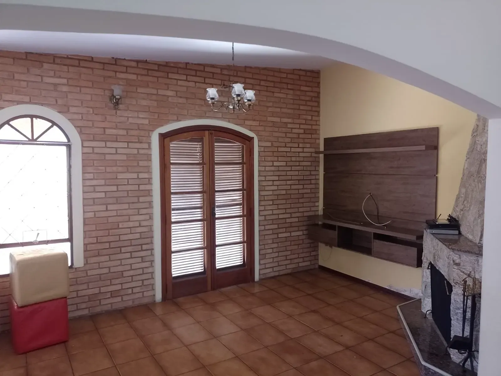 Imagem Casa com 2 Quartos à Venda, 2 m² em Santo Antônio - Jundiaí