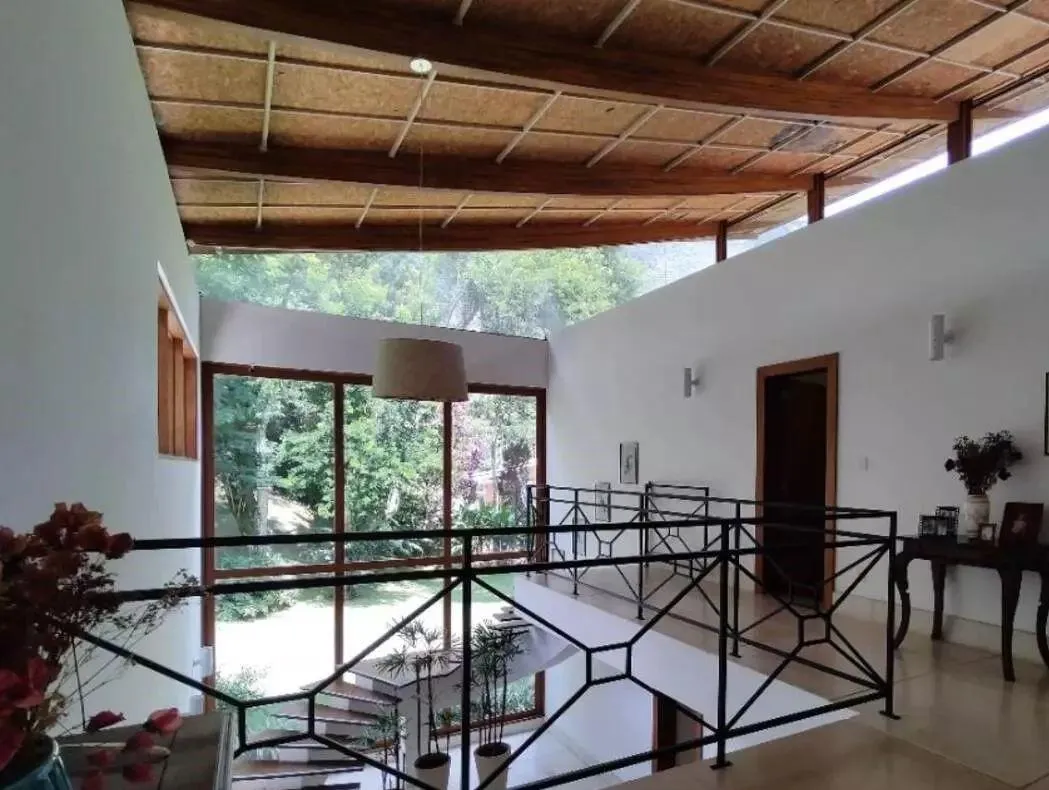 Imagem Casa em Condomínio para Venda em Petrópolis / RJ no bairro Itaipava