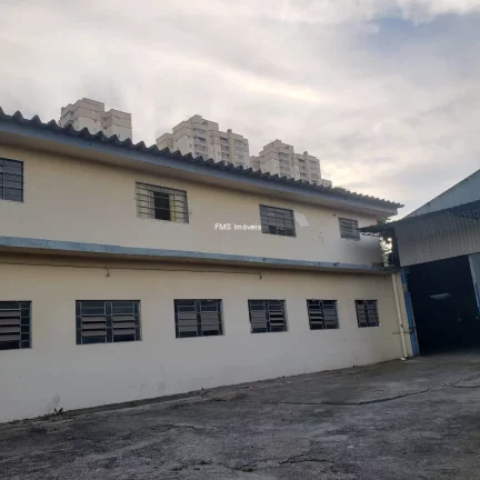 Imagem Galpão Comercial de Alto Padrão para Locação em Santo André-SP, no Bairro Campestre: 5 Banheiros, 10 Vagas, 950m² de Área.