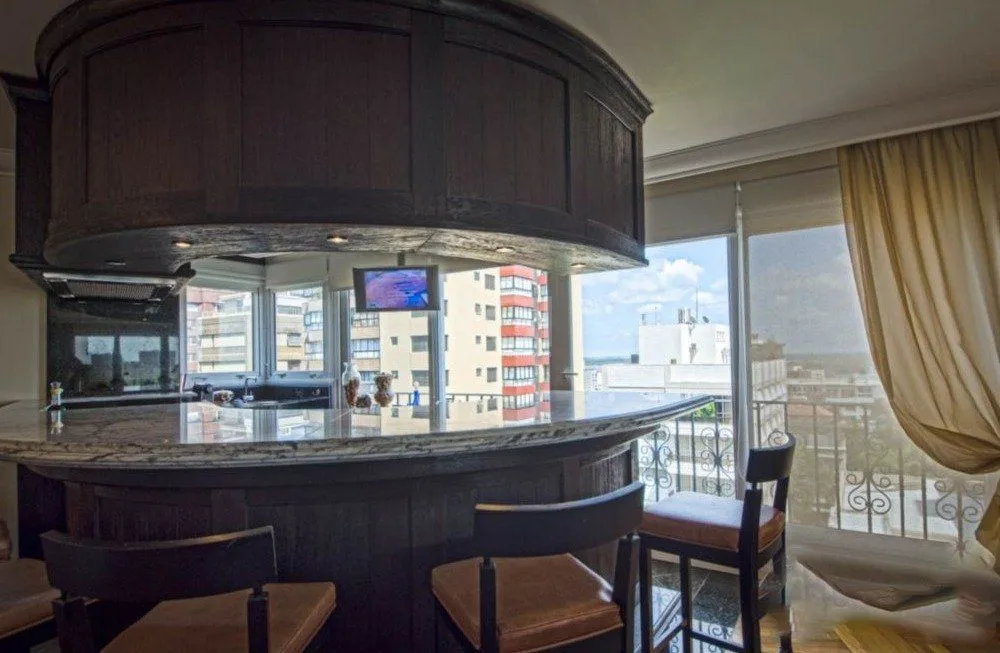Imagem Apartamento a venda semi mobiliado 3 suítes no Moinhos de Vento