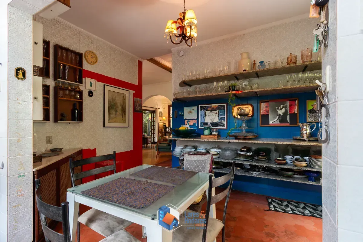 Imagem Casa para venda em Pacaembu com 5 quartos, sendo 2 suítes, 400m²