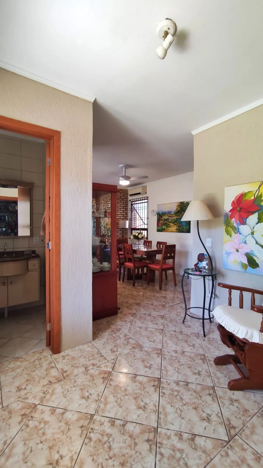 Imagem Casa com 4 Quartos e 2 banheiros e 2 Suites à Venda, 153 m² por R$ 990.000