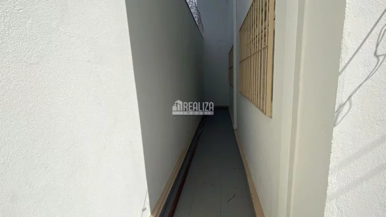 Imagem Casa com 6 dormitórios no bairro Fabrício em Uberaba