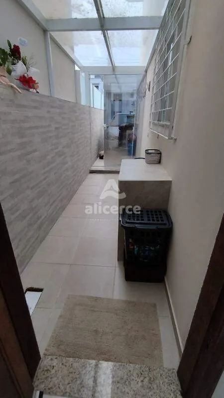 Imagem Sobrado à venda com 2 quartos , 70m² em Potecas São José