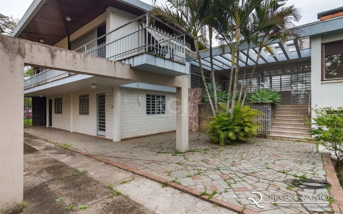 Imagem Venda de casa residencial 25,00m x 80,00m- Menino Deus. 4 vagas, 4 dormitórios, sendo 1 suíte, 1 varanda, lareira e churrasqueira.