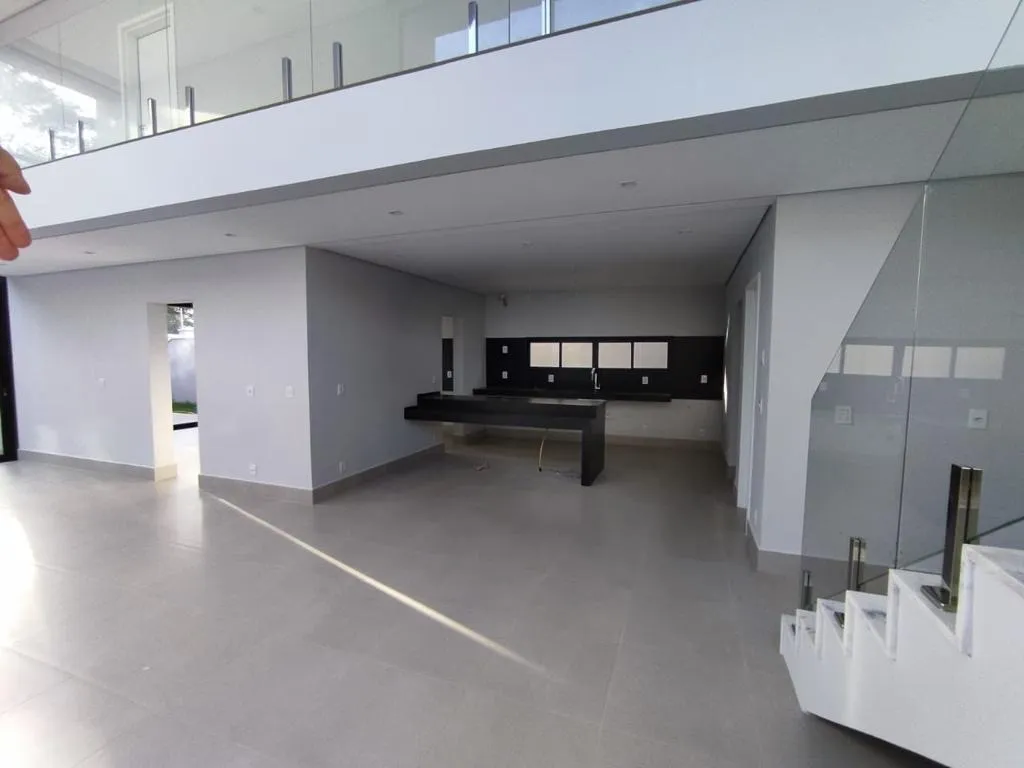Imagem Ampla residência de 340m² localizada no Alphaville Nova Esplanada 1.