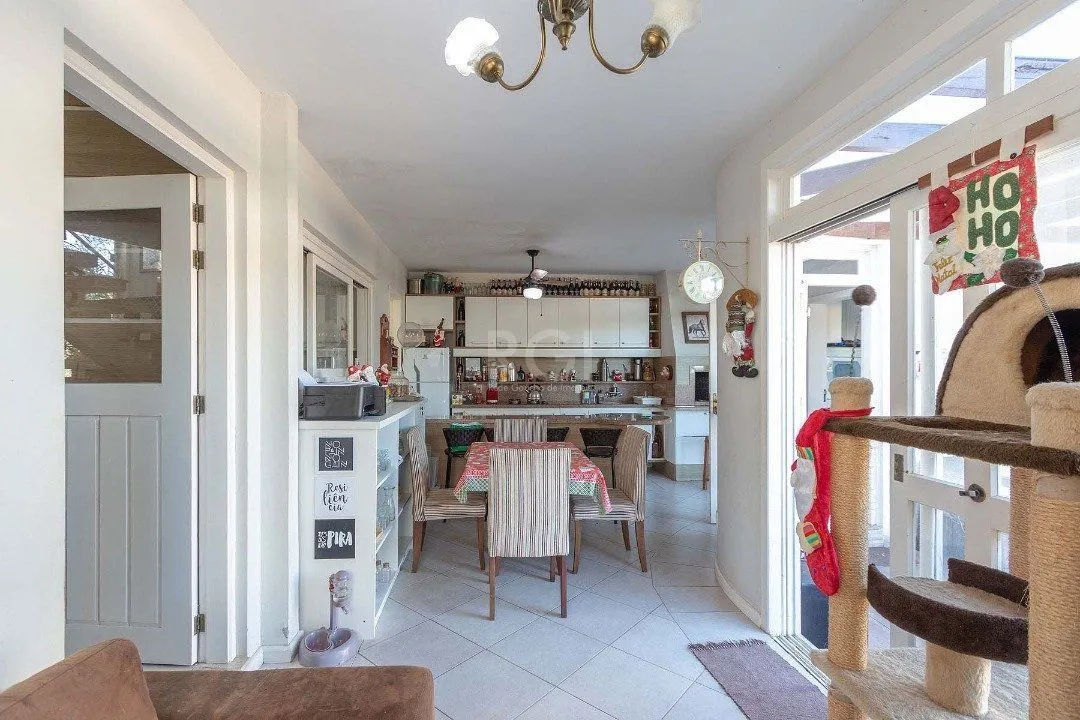 Imagem Casa para Venda com 4 dormitórios no bairro Hípica