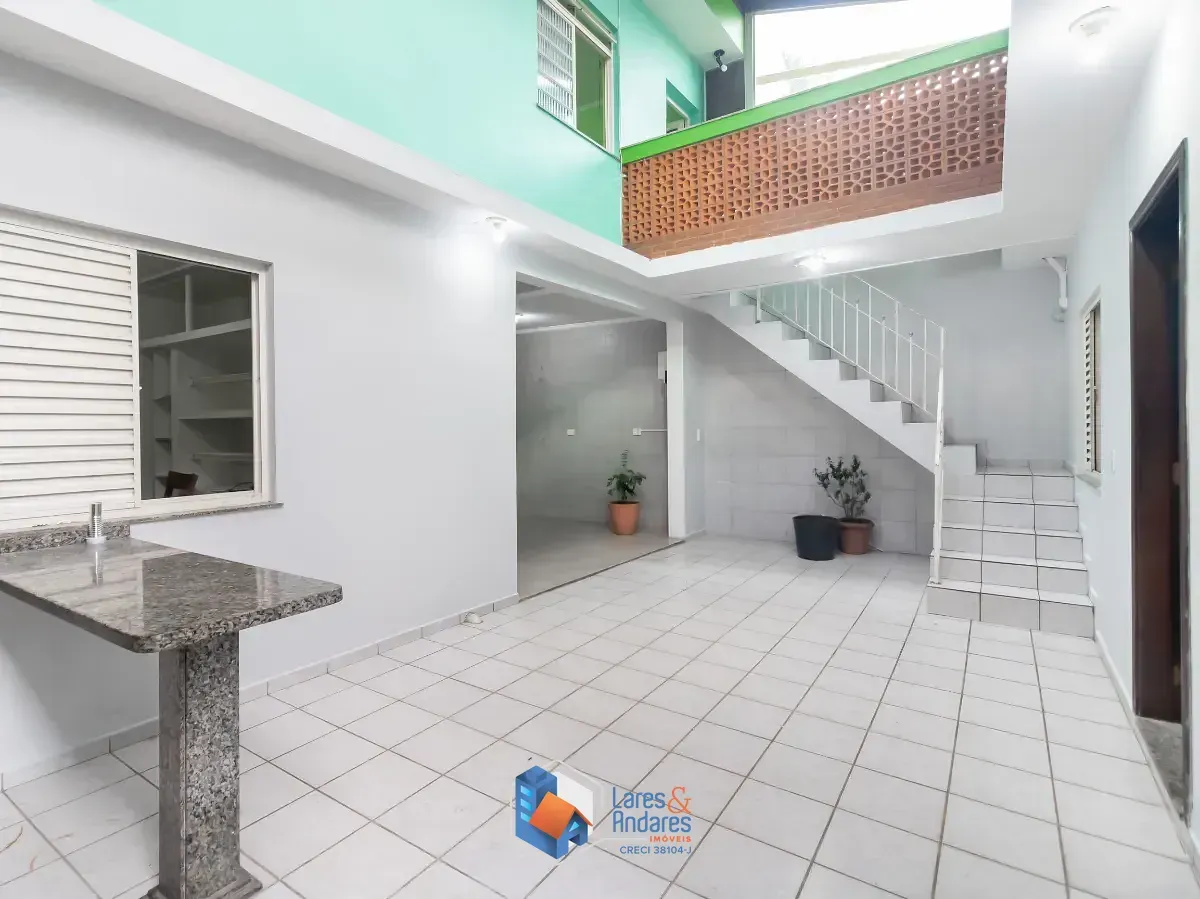 Imagem Casa para venda em Parque Maria Domitila com 5 quartos, sendo 2 suítes, 310m²