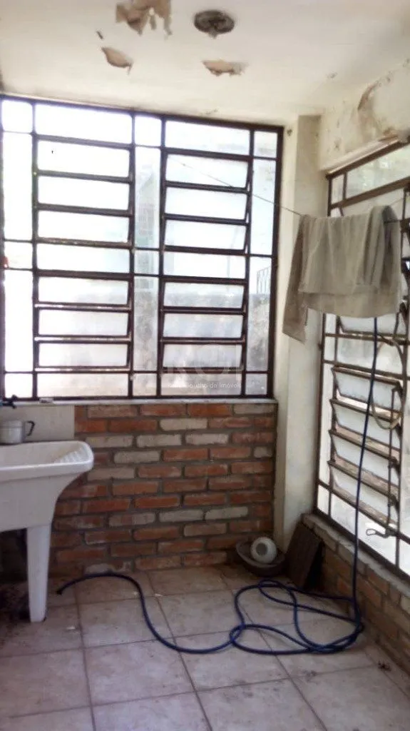 Imagem Casa para Venda - 244m², 2 dormitórios, 4 vagas - Teresópolis