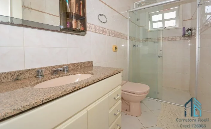 Imagem Sobrado 03 quartos c/suíte, ático, espaço nos fundos, no Tingui em Curitiba PR