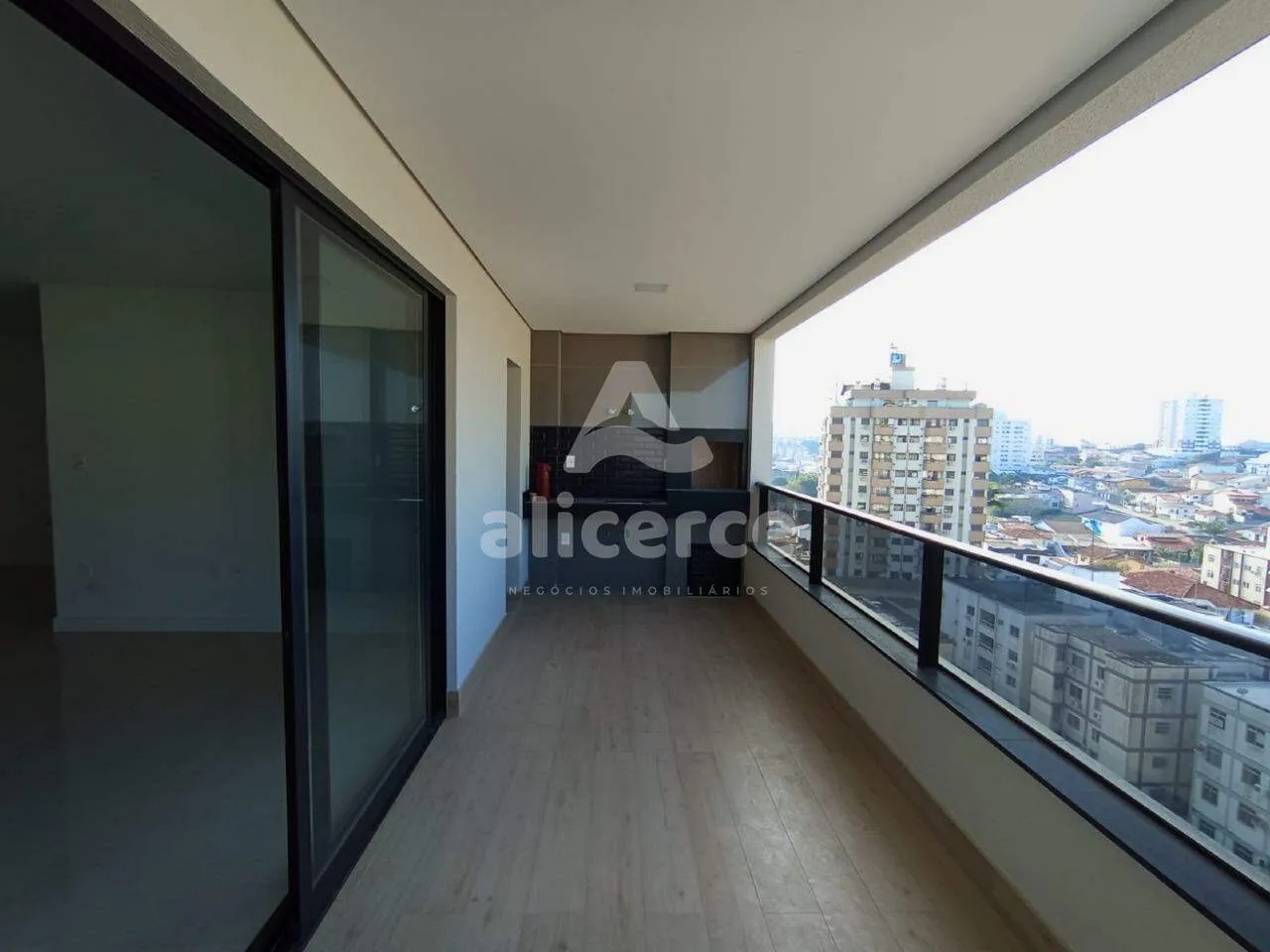 Imagem Apartamento à venda no bairro Floresta com 4 dormitórios com 01 suíte master.