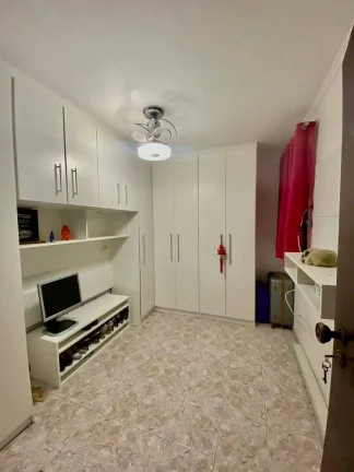 Imagem Casa com 2 Moradas 200 m² Construída 5 Dormitórios 2 Vagas de Garagens