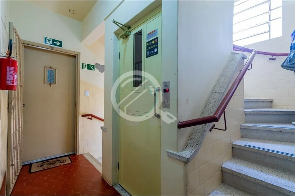 Imagem Encante-se com este Apartamento Ensolarado de 1 Dormitório no Menino Deus. Seja bem-vindo a este en...