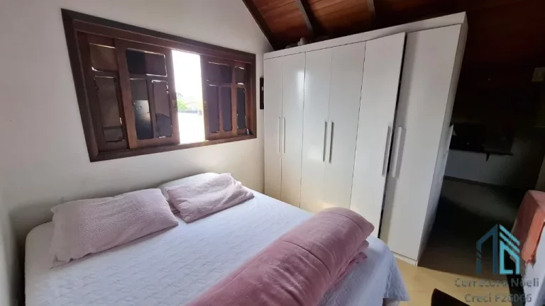 Imagem Sobrado 04 quartos c/ suíte de esquina três pavimentos, ótima localização região tranquila no Hauer, Curitiba. PR