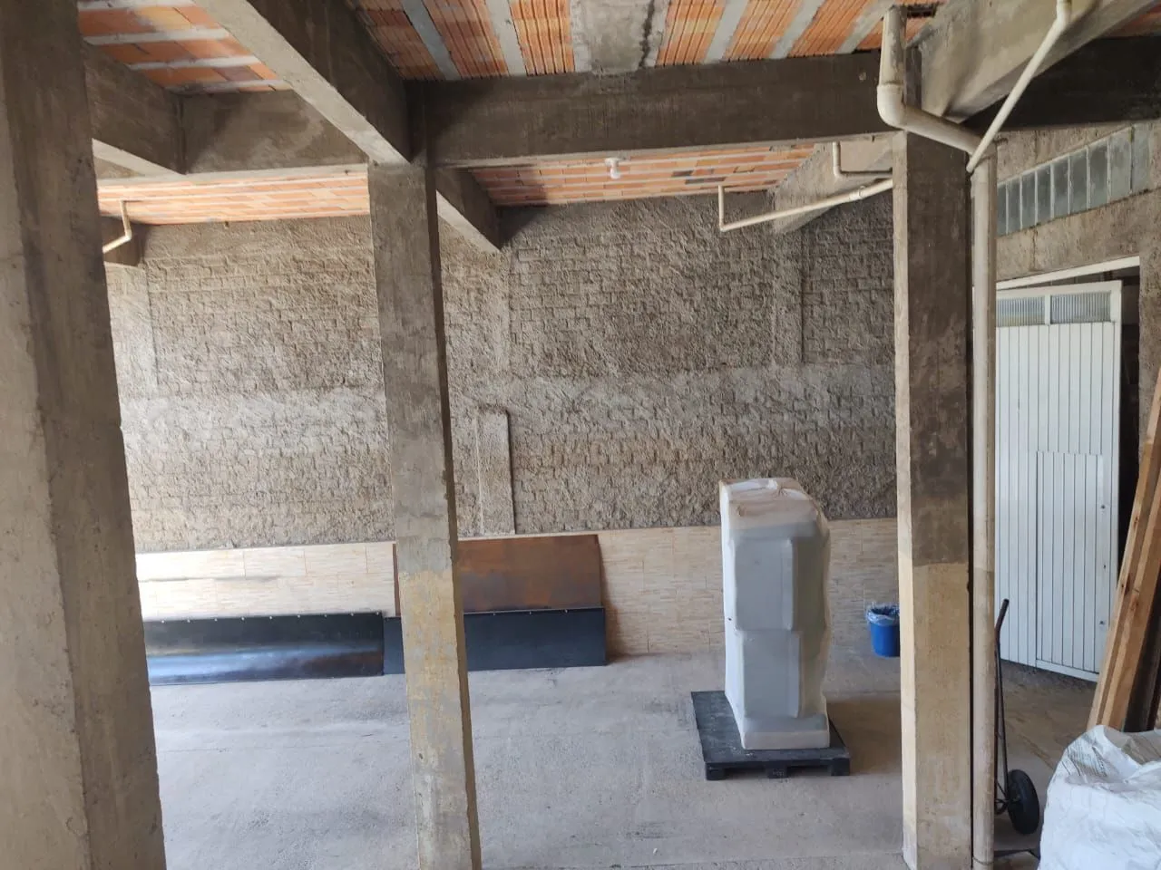 Imagem Vende Casa Comercial com deposito na parte de baixo, 289,80m²residência em cima.