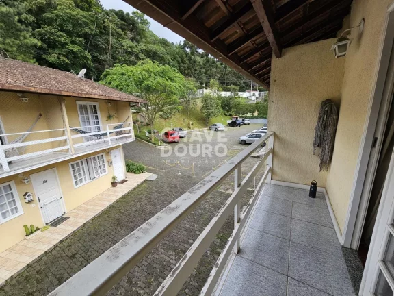 Imagem Casa com 2 Quartos (1 com varanda) à venda em Teresópolis!