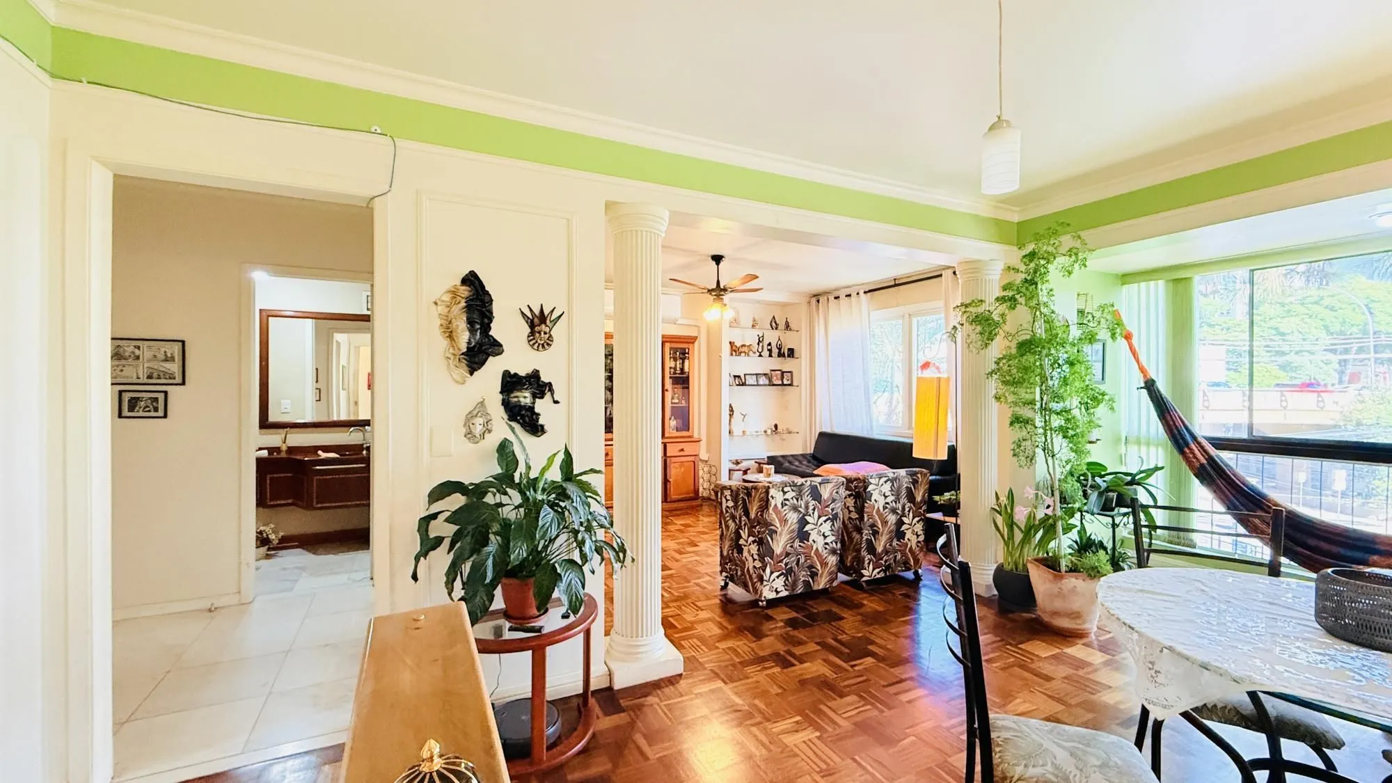 Imagem Apartamento com 3 quartos, 1 suíte, à venda na Avenida Doutor Nilo Peçanha, 1121, Três Figueiras, Porto Alegre