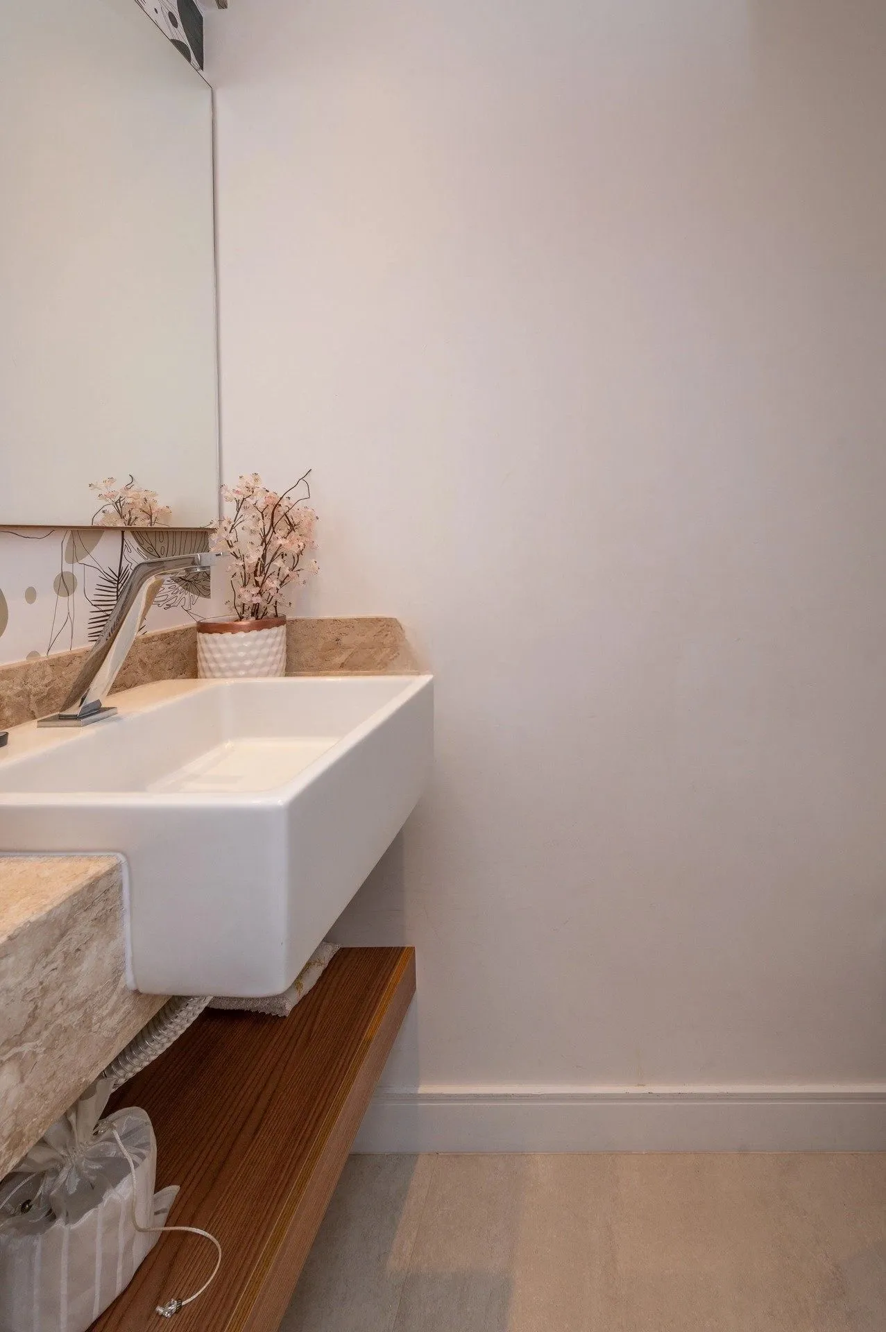 Imagem Apartamento Garden com 178m² e 3 dormitórios, 1 suíte, 3 vagas