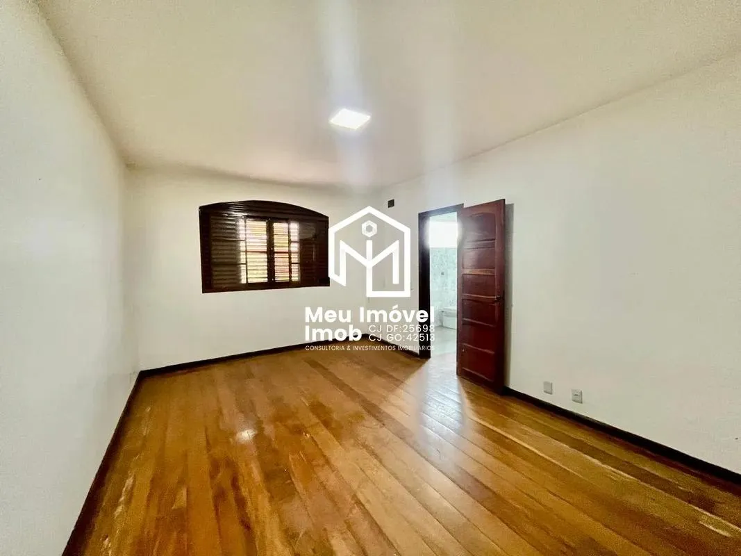 Imagem Casa 4 Quartos 2 Suítes 20 Vagas 3.718m²