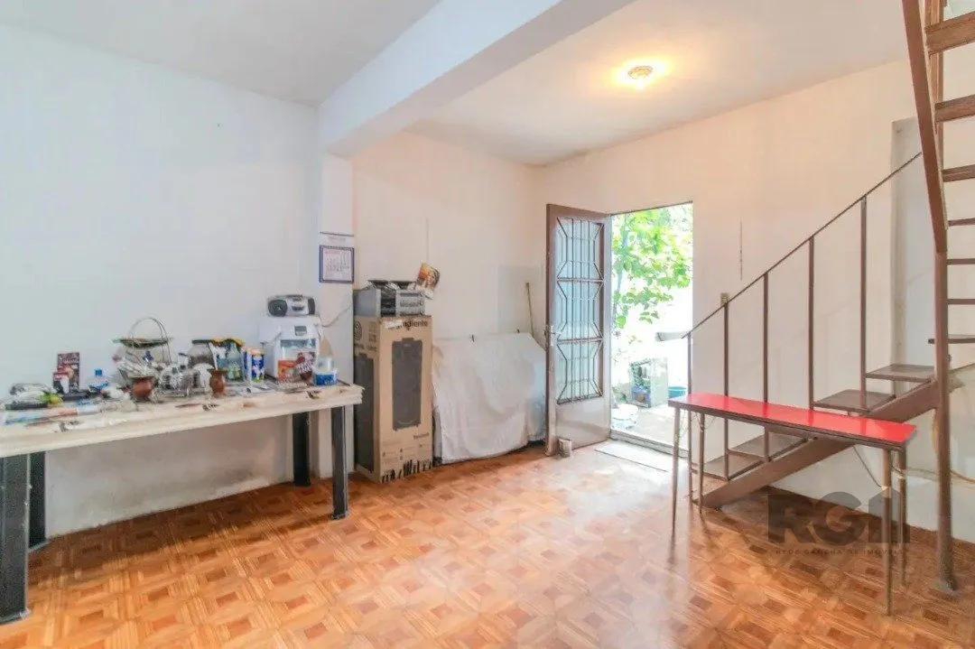 Imagem Casa para Venda - 251m², 5 dormitórios, 3 vagas - Nonoai