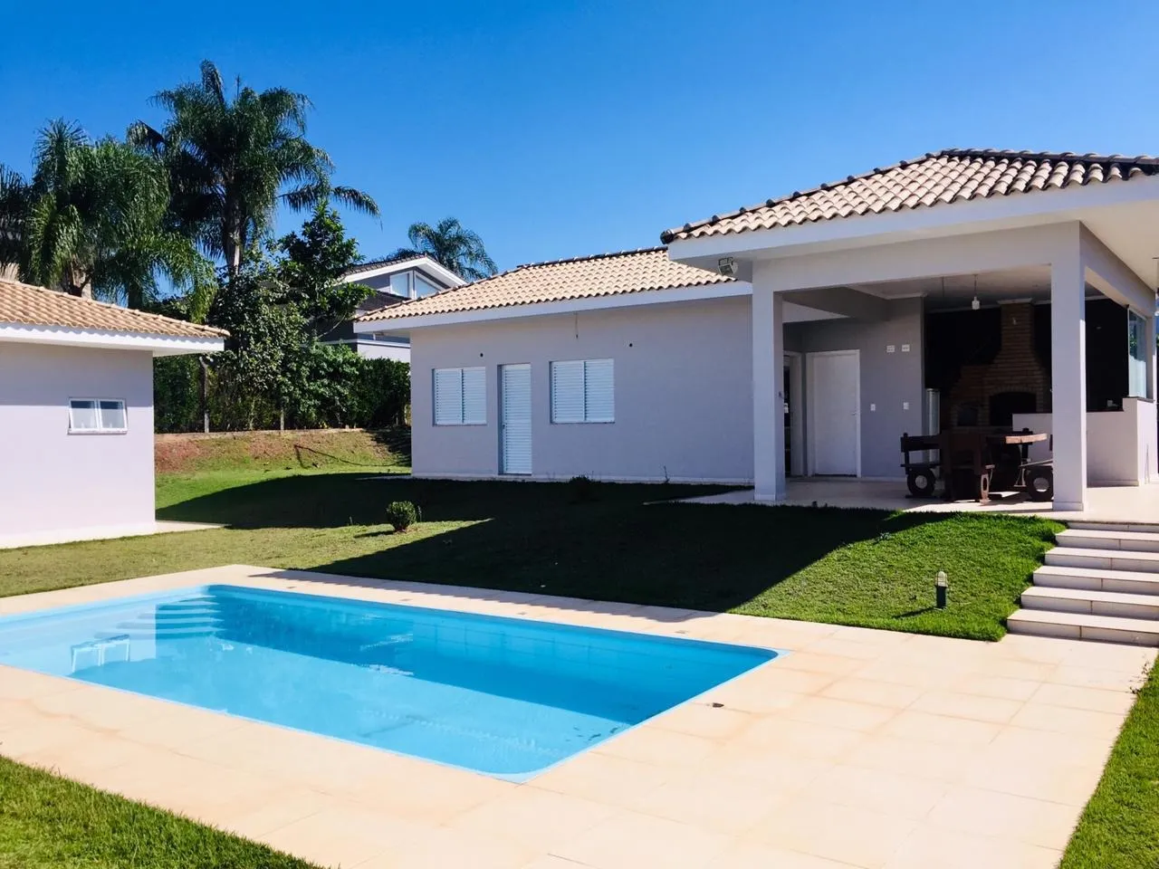 Imagem Casa Térrea no Condomínio Portal do Sabia - 350m² de Construção, 3 Suítes (1 Master), Piscina e Espaço Gourmet