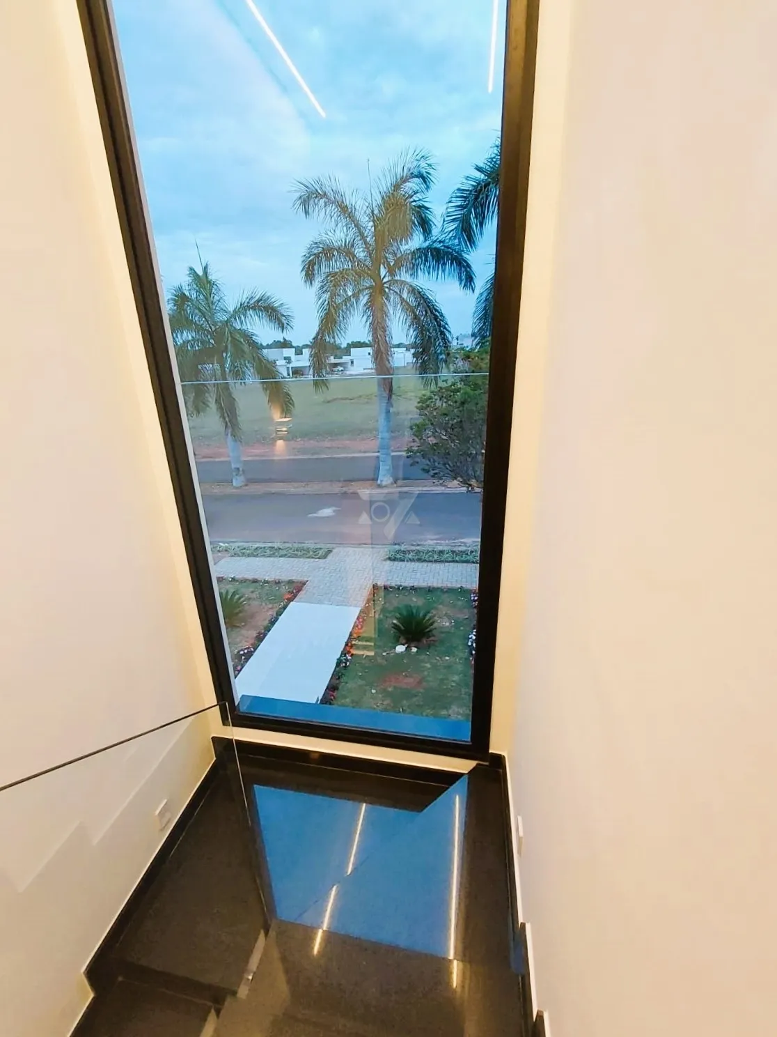 Imagem Sofisticação e Conforto: Sobrado no Residencial Lago Azul