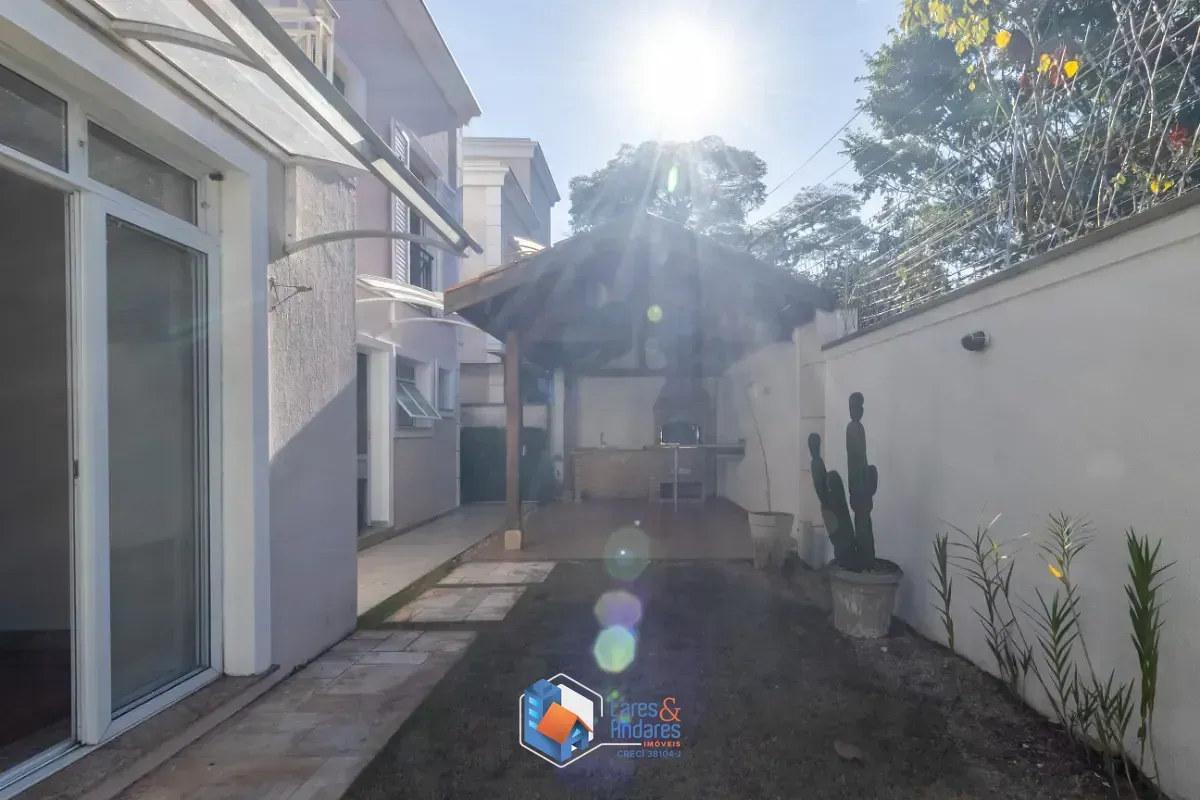 Imagem Casa em condomínio para venda em Alto da Boa Vista com 4 quartos, sendo 2 suítes, 320m²
