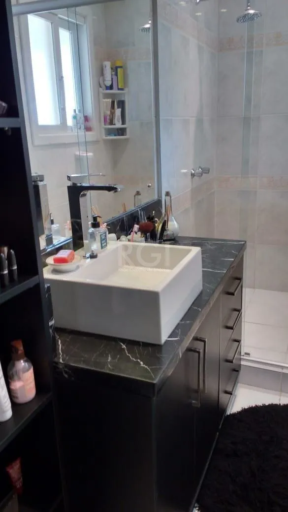 Imagem casa em condomínio fechado, às margens do rio guaíba,
