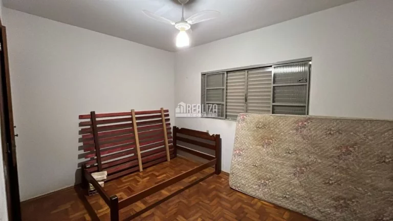 Imagem Casa para alugar no bairro Irmãos Soares, em Uberaba - 4 dormitórios e área de lazer!