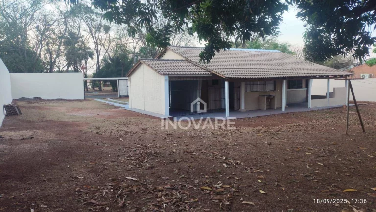 Imagem Casa com 3 dormitórios para alugar, 119 m² por R$ 2.200,00/mês - Vila de Furnas - Itumbiara/GO
