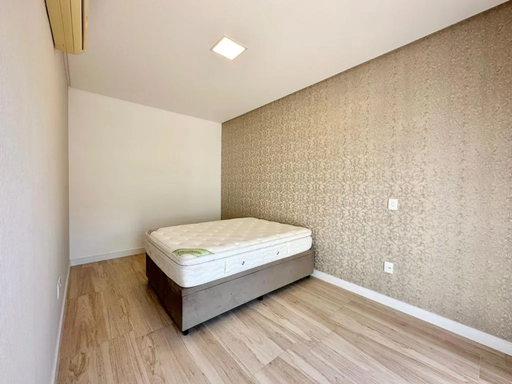 Imagem Casa em Condominio 3 Dormitórios - Bairro --