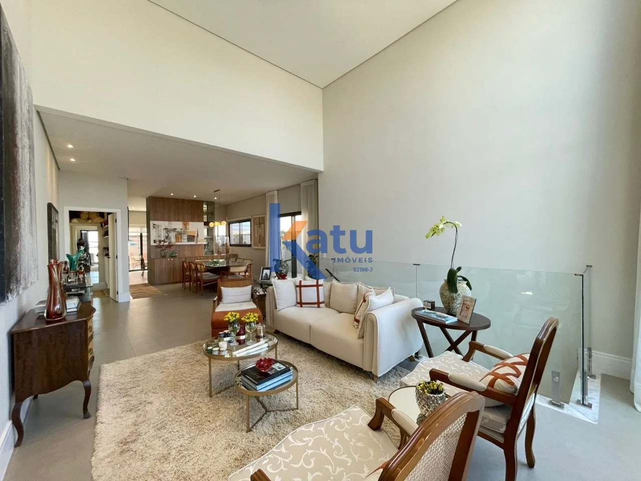 Imagem Descubra esta encantadora casa em condomínio no Jardim Ermida I, Jundiaí. Com 217 m² de área pri...