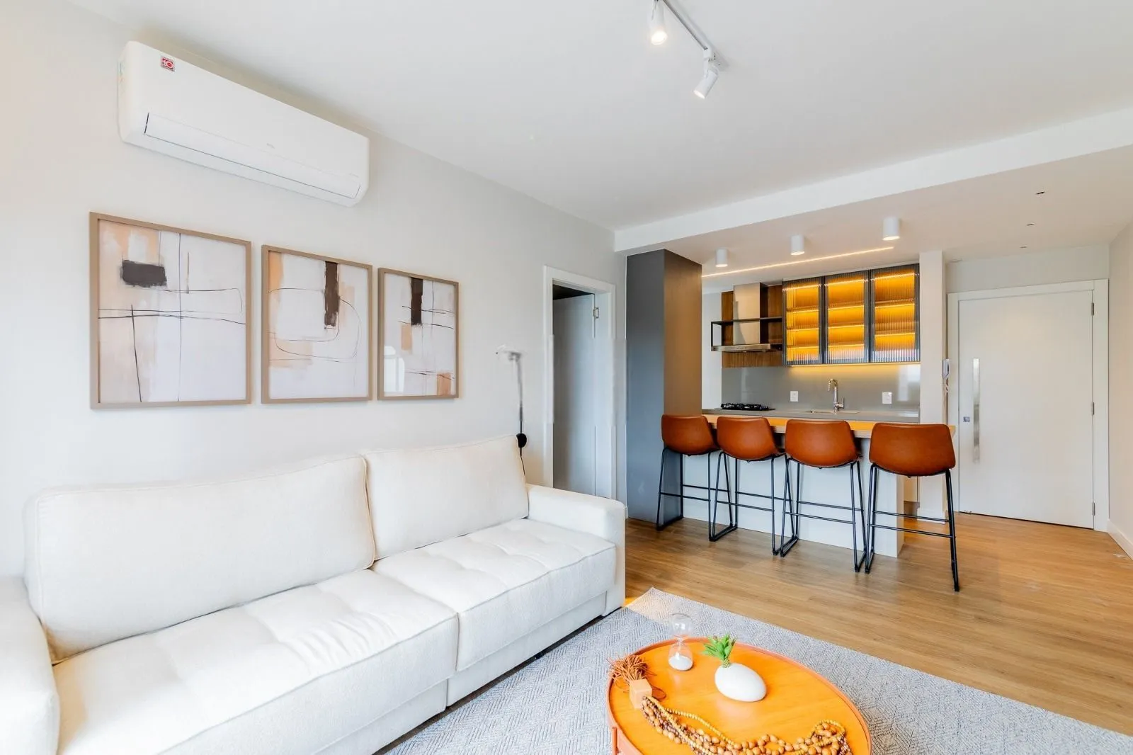 Imagem Apartamento à venda em Porto Alegre - pronto para morar, totalmente reformado.