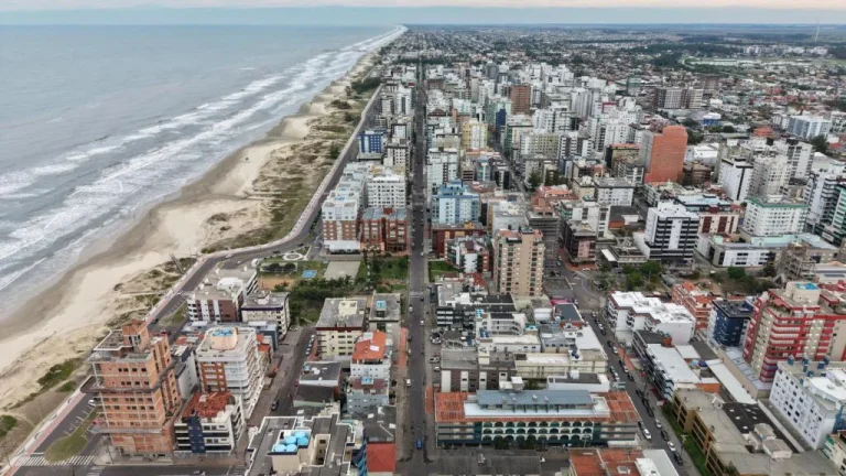 Imagem Apartamento 2Dórmitórios dependência - Bairro Centro