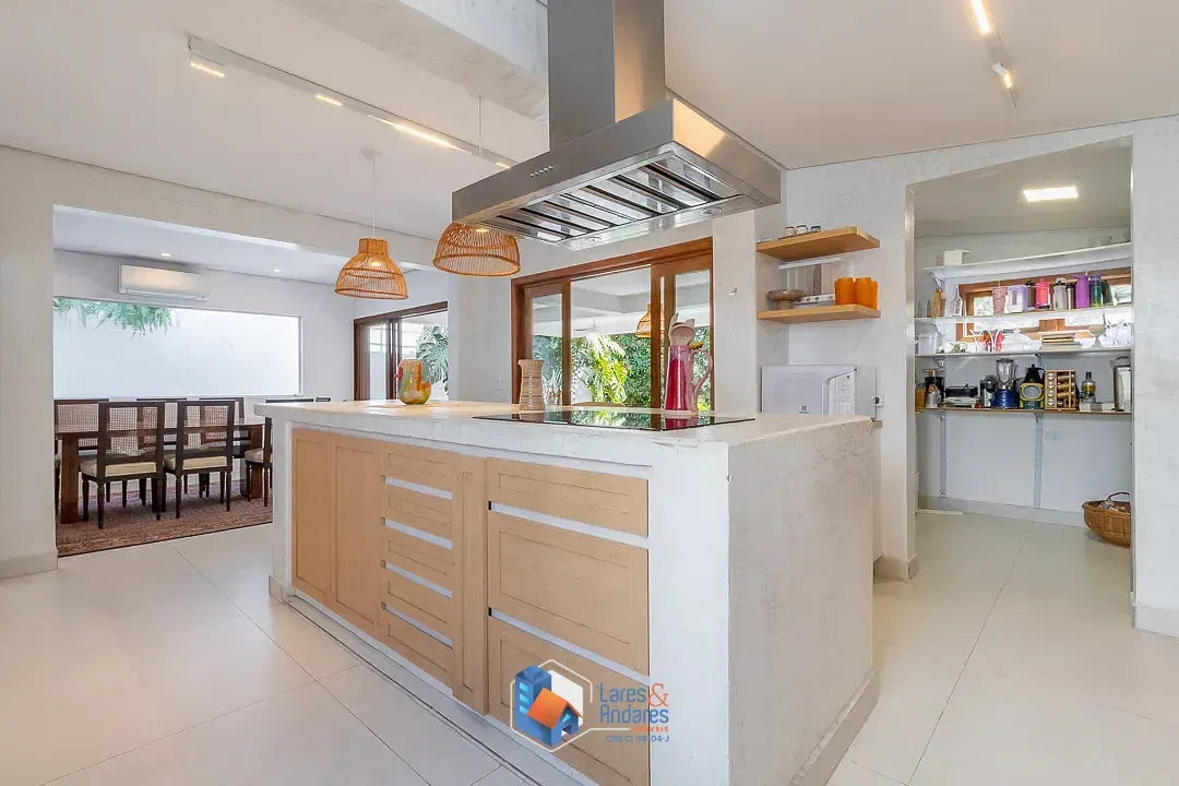 Imagem Casa para venda em Vila Ipojuca com 3 quartos, sendo 3 suítes, 290m²