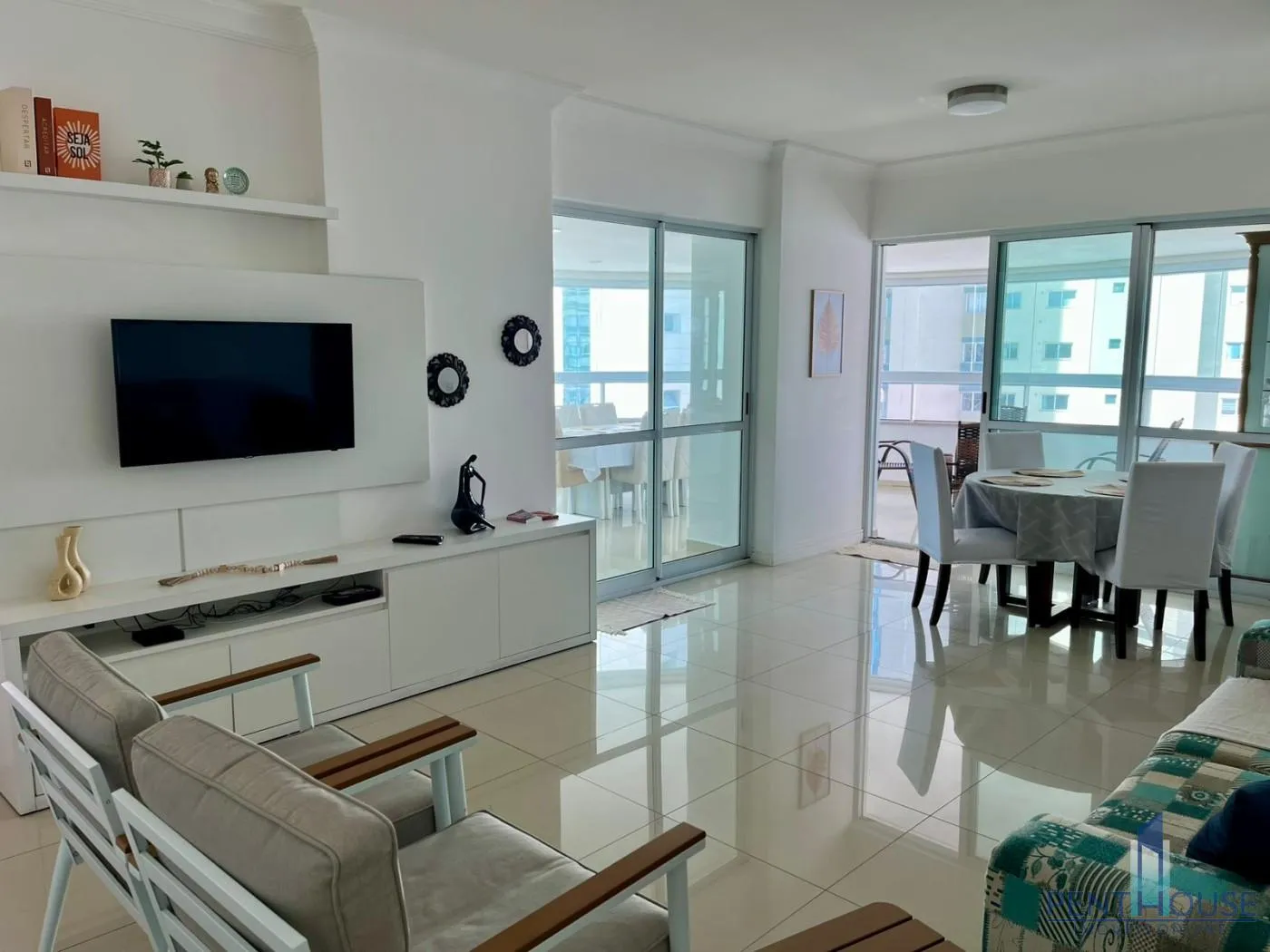 Foto do imóvel Apartamento Quadra Mar para Venda em Balneário Camboriú, PIONEIROS, 3 dormitórios, 3 suítes, 4 banheiros, 2 vagas em Rua Jacob Schmidt, 75 - PIONEIROS, Balneário Camboriú - SC