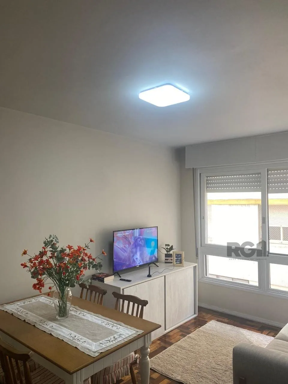 Imagem Vende-se apartamento impecável de 2 dormitórios