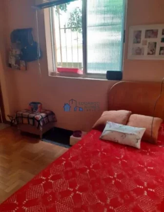 Imagem CASA COM 04 QUARTOS, 03 VAGAS, RUA PLANA NA SERRA