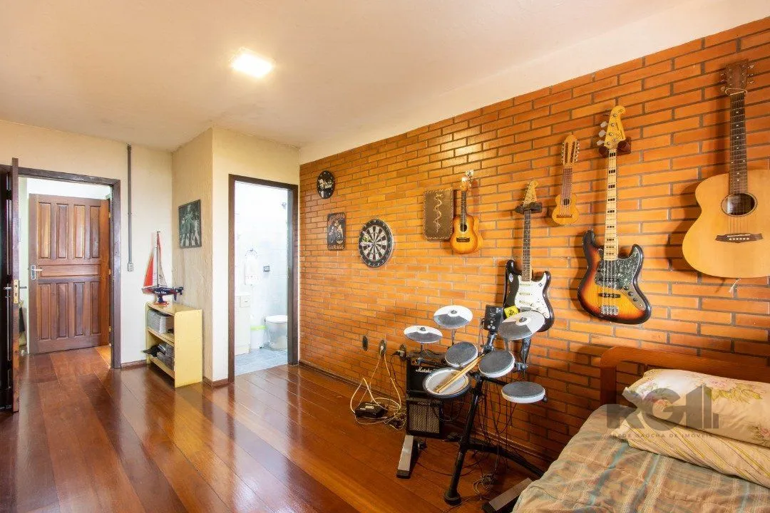 Imagem Casa para Venda - 220m², 3 dormitórios, sendo 2 suites, 5 vagas - Espirito Santo
