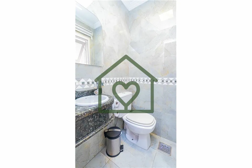 Imagem Excelente Casa em Condomínio fechado no Ecoville, composta de 2 pisos, com opção do terceiro. Pri...