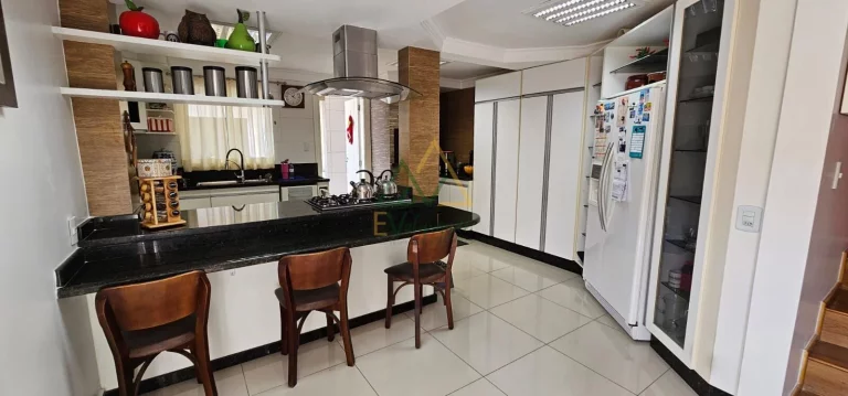 Imagem Sobrado em Condomínio à venda Alto Tarumã Pinhais PR