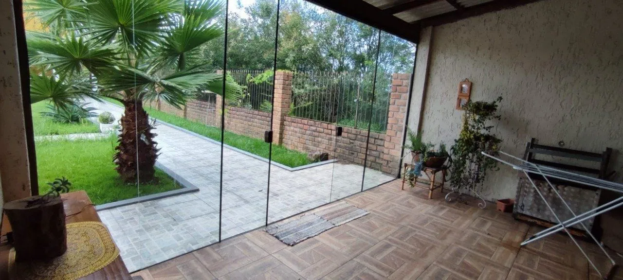 Imagem Casa com Piscina no bairro Lami