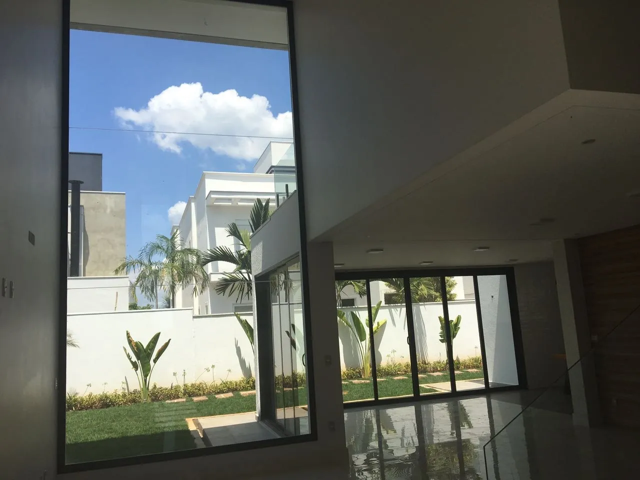 Imagem Luxuosa Residência com 4 Suítes e Área Gourmet Integrada à Venda em Alphaville Nova Esplanada 1