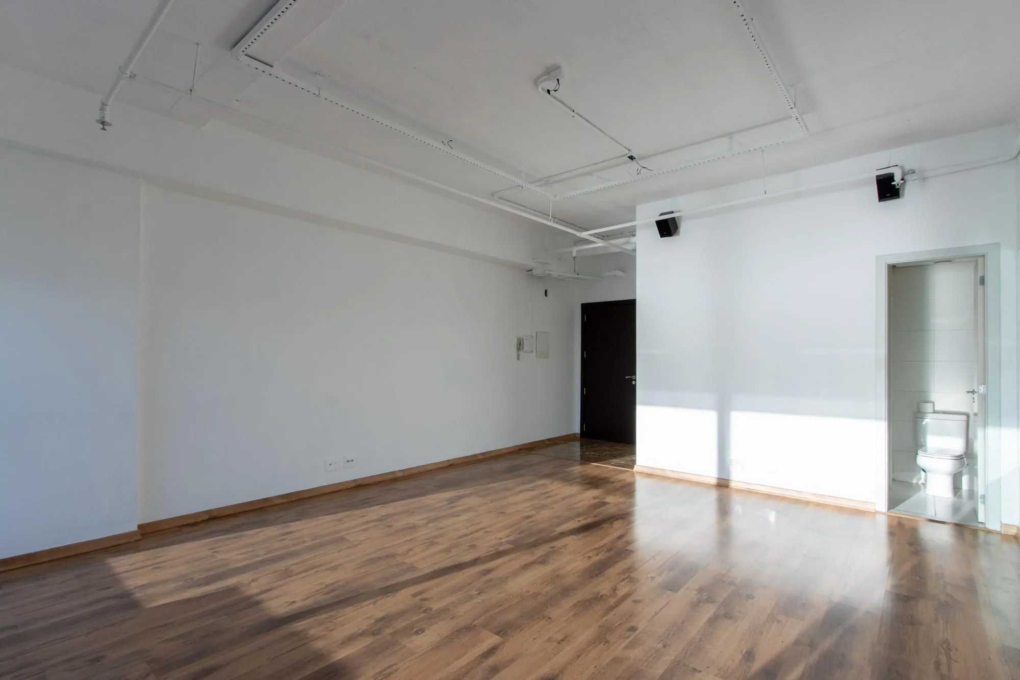 Imagem Sala Comercial no Ed. Cristal Tower junto ao Barra Shopping no Bairro Cristal