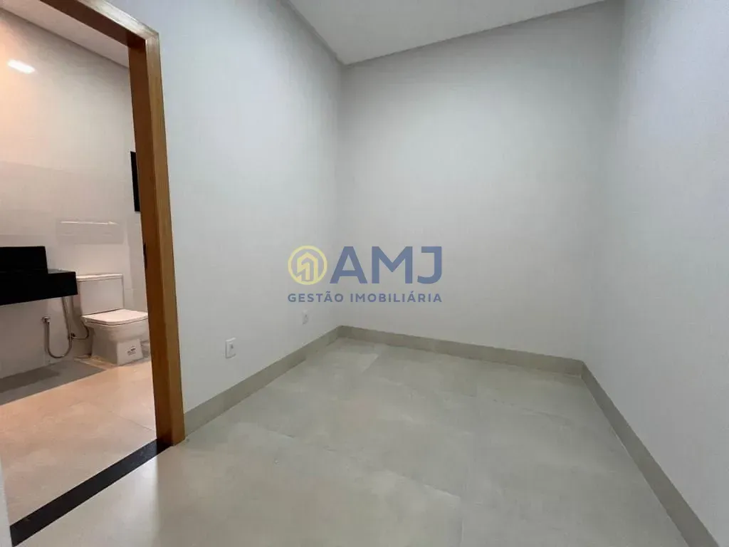 Imagem Casa Térrea de Alto Padrão no Residencial Garavelo Park