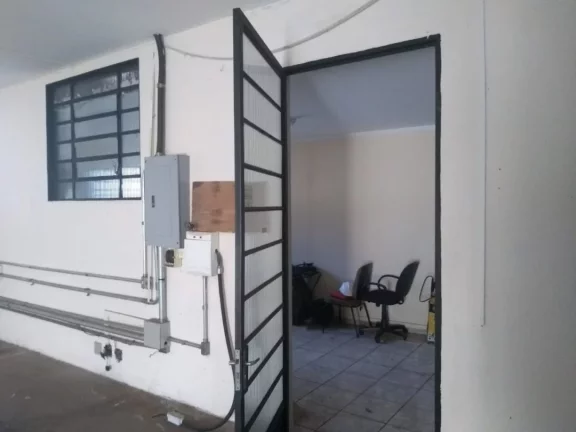 Imagem Barracão localizado perto da av. Duque de Caxias e Nações Unidas