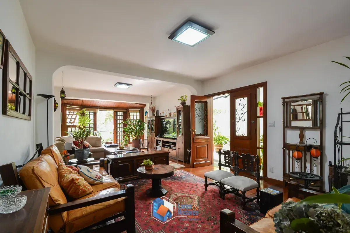Imagem Sobrado para venda em Sumaré com 4 quartos, sendo 2 suítes, 190m²