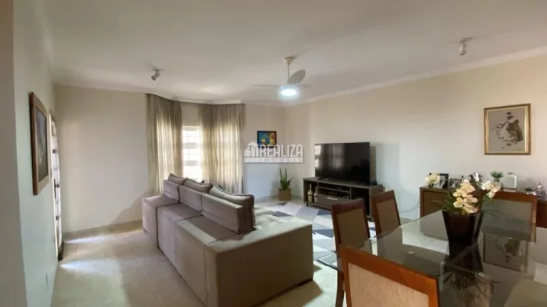 Imagem Casa com 4 dormitórios e Varanda Gourmet no bairro Jardim São Bento